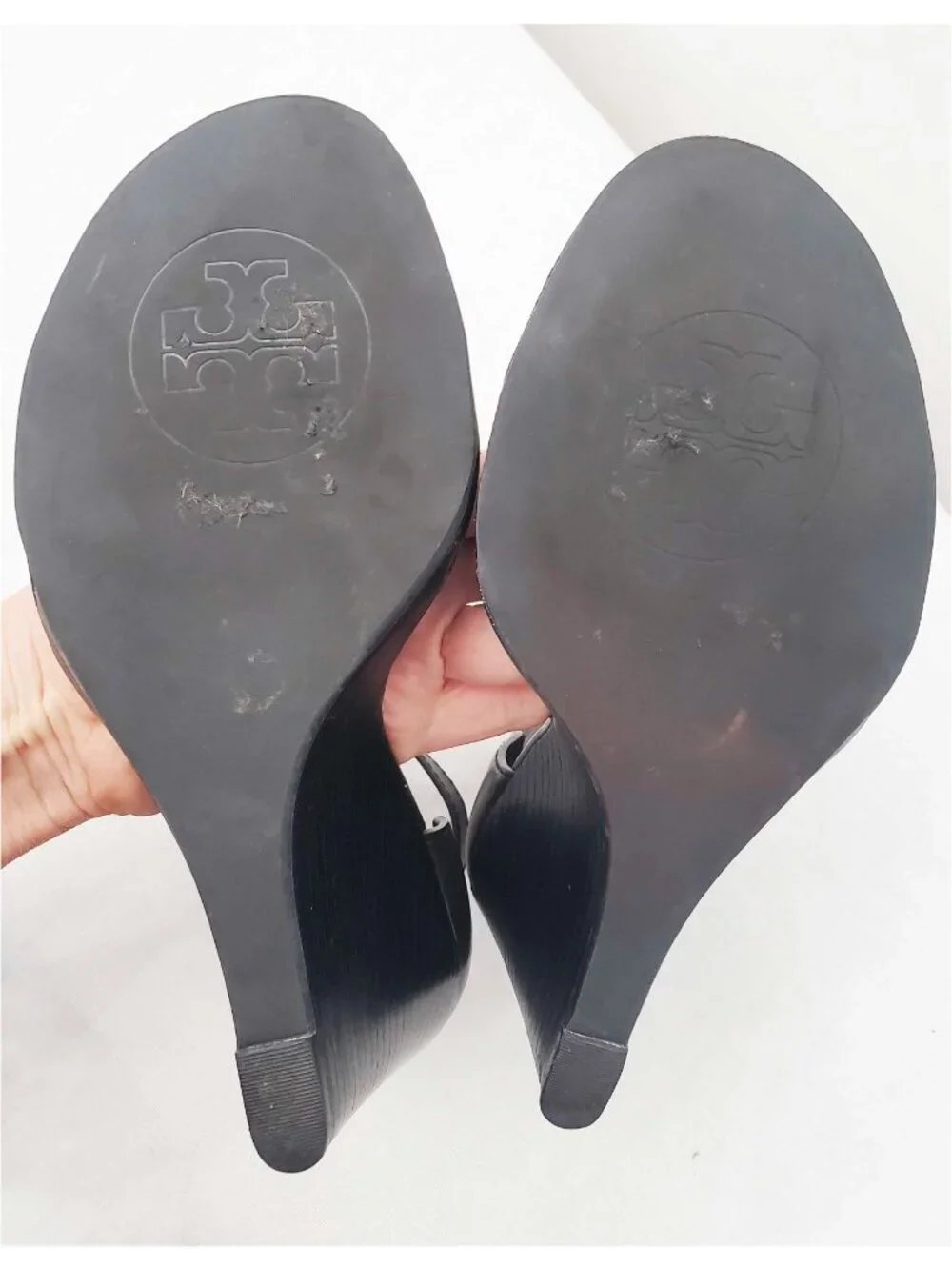 Tory Burch Women's Daria Navy Leather  Wedges Sandals Yellow Accent Gold Logo